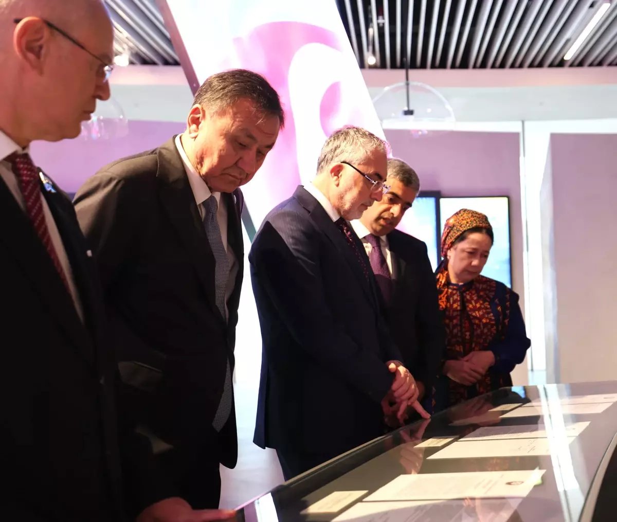 Bakan Işıkhan, Azerbaycan'da