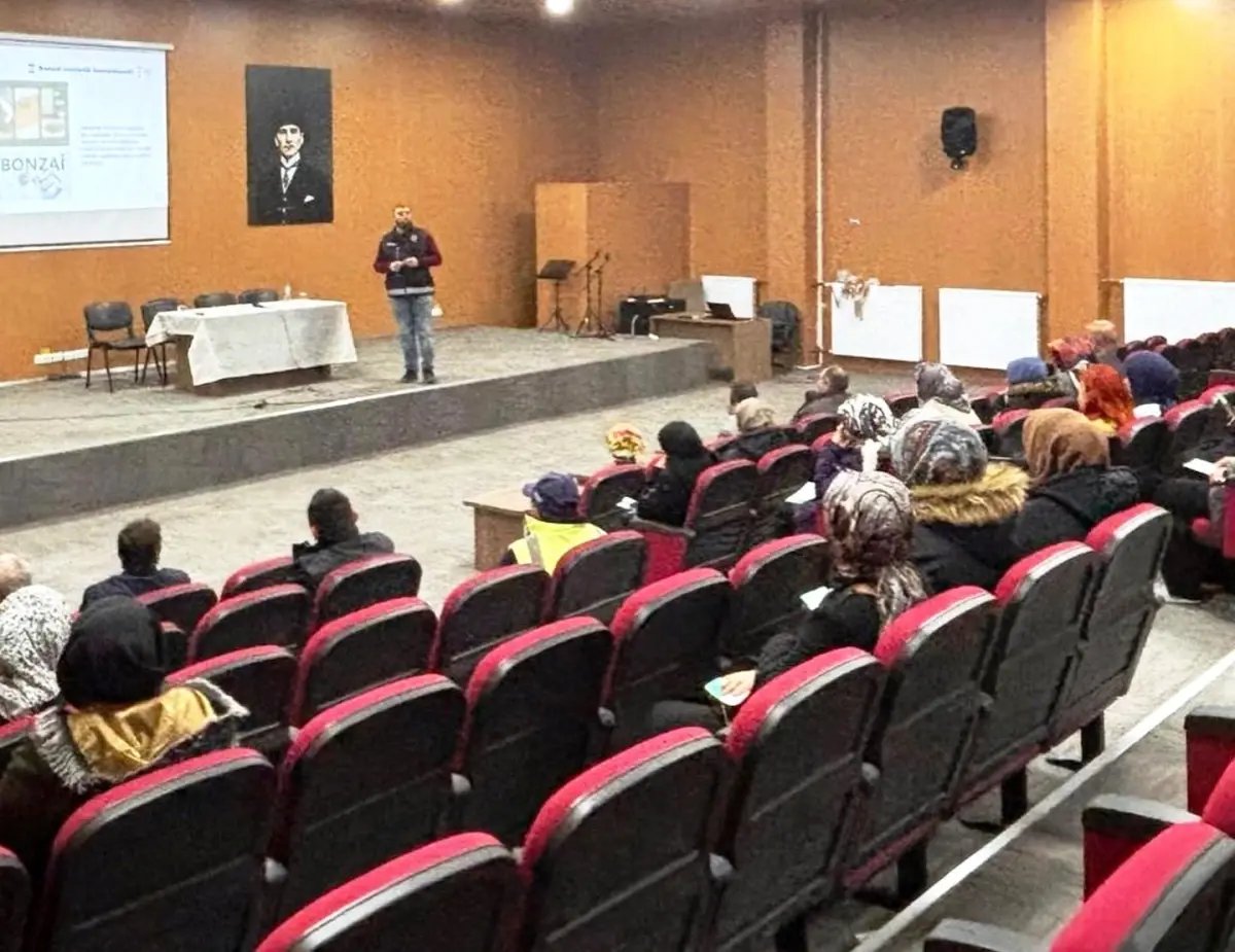 Emet ve Hisarcık'ta uyuşturucu ve uyarıcı madde kullanımının engellenmesine yönelik eğitim