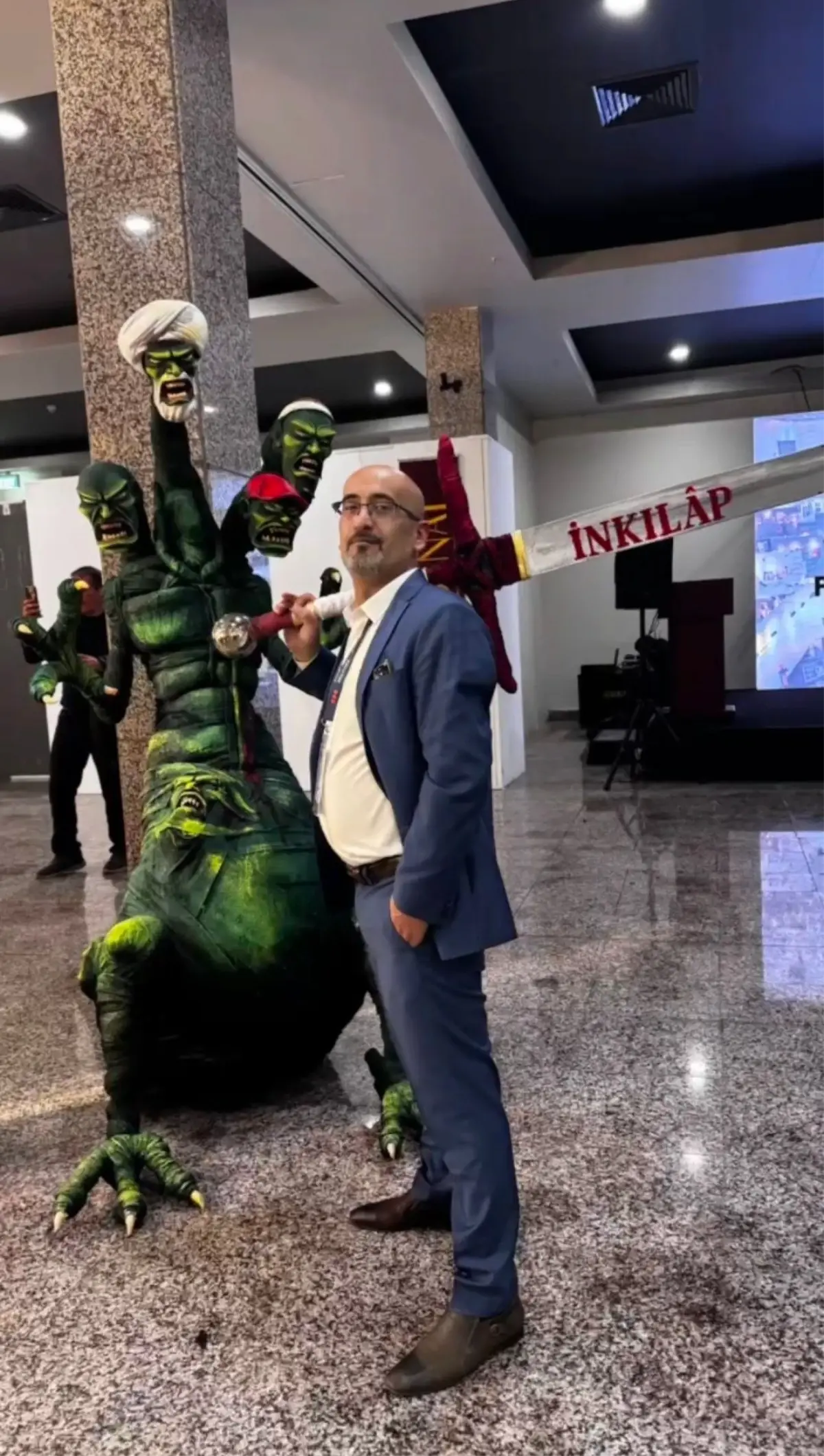 Şişli'de tepki çeken heykeli yapan ve sergileyenler gözaltına alındı