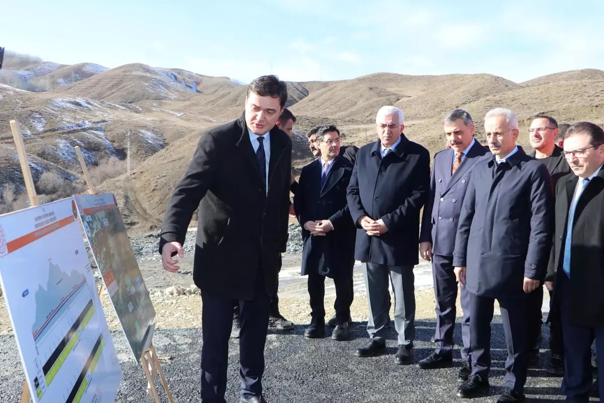 Bakan Uraloğlu: Kırık Tüneli, dağların kalbine mühendislik imzası atan bir eser niteliği taşıyor (2)