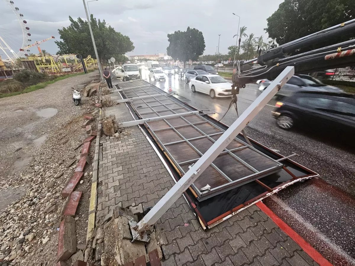 Antalya ve ilçelerinde sağanak etkili oldu (3)