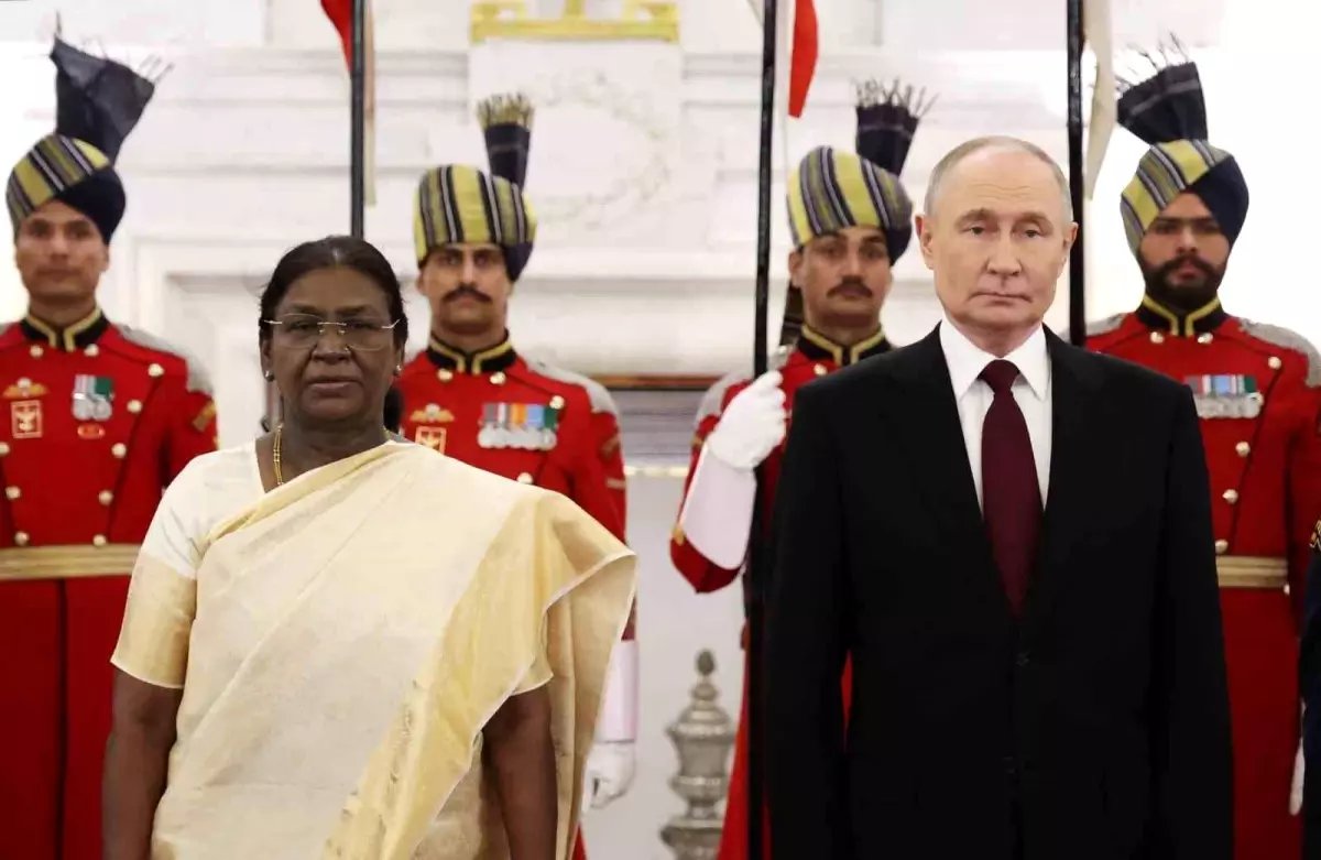 Putin: "(Rusya-Hindistan ilişkileri) Birlikte yol alıyoruz, birlikte büyüyoruz"