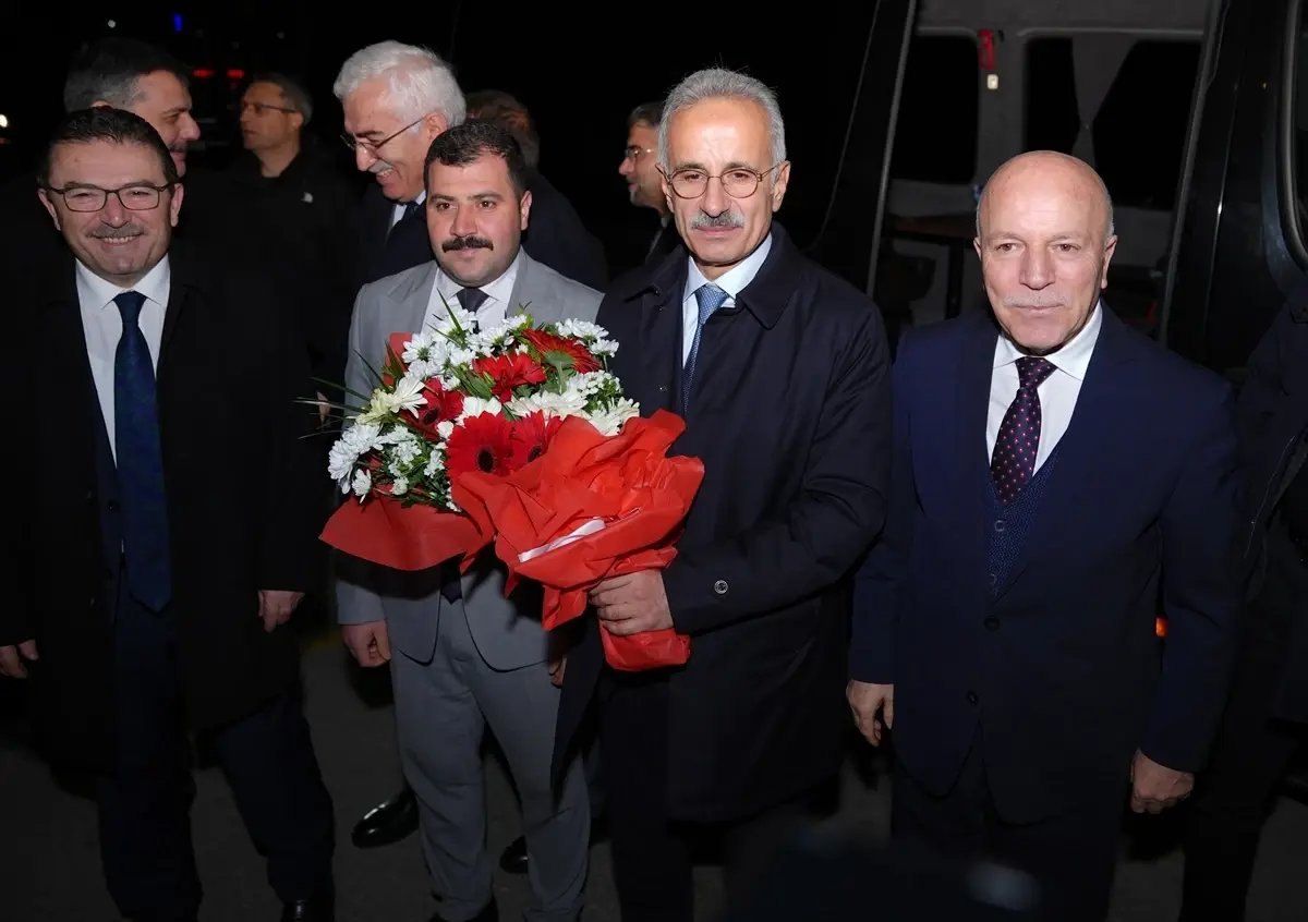Ulaştırma ve Altyapı Bakanı Uraloğlu, Erzurum'da AK Parti İl Başkanlığı'nda konuştu Açıklaması