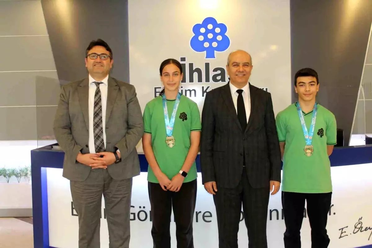 İhlas Koleji öğrencilerinden karatede çifte şampiyonluk