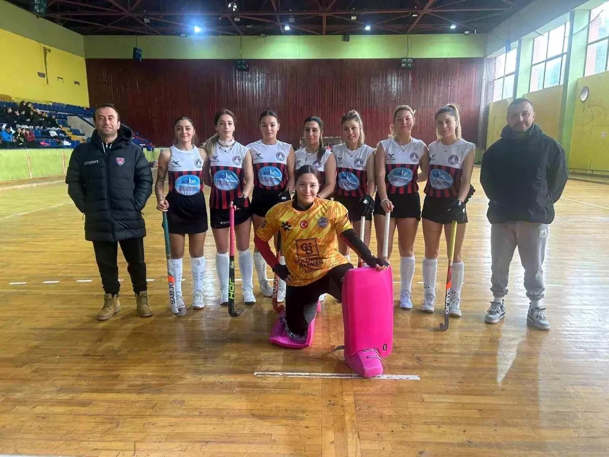 Ege Yıldızları Hokey takımı Tiflis Kupası'nı Muğla'ya getirdi