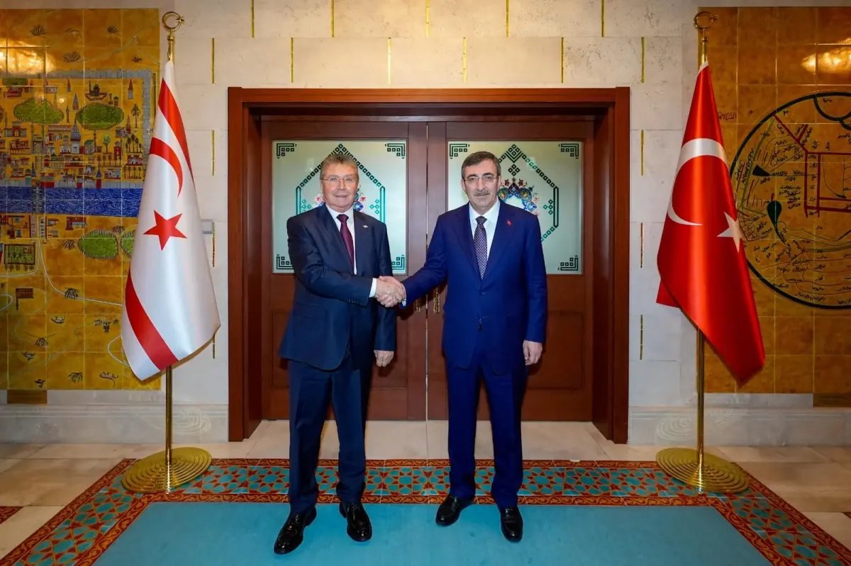Cevdet Yılmaz, KKTC Başbakanı Üstel ile bir araya geldi