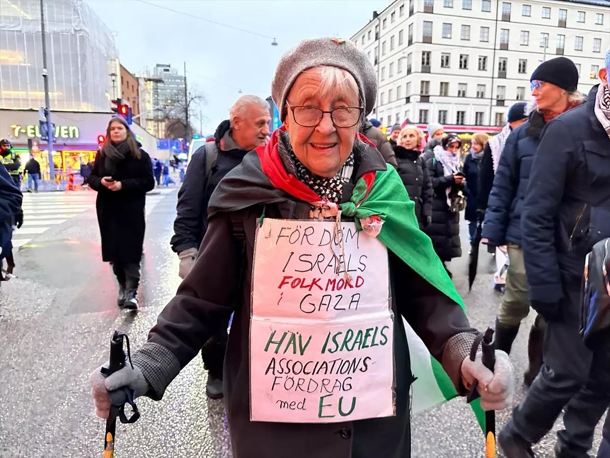 İsveç'te İsrail'in Gazze'ye devam eden saldırıları protesto edildi