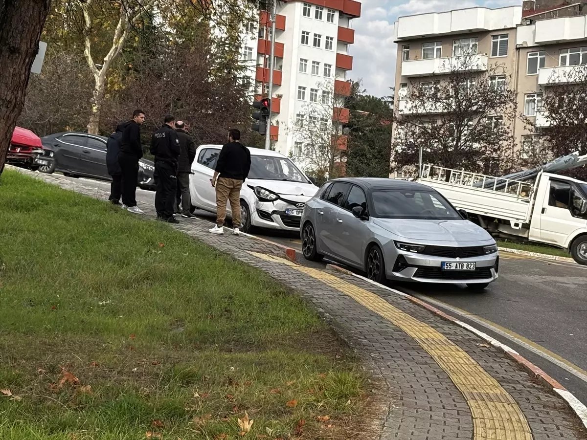 Samsun'da 3 aracın karıştığı trafik kazasında 1 kişi yaralandı