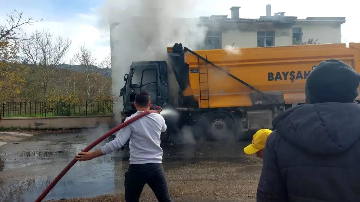 Hafriyat kamyonu küle döndü