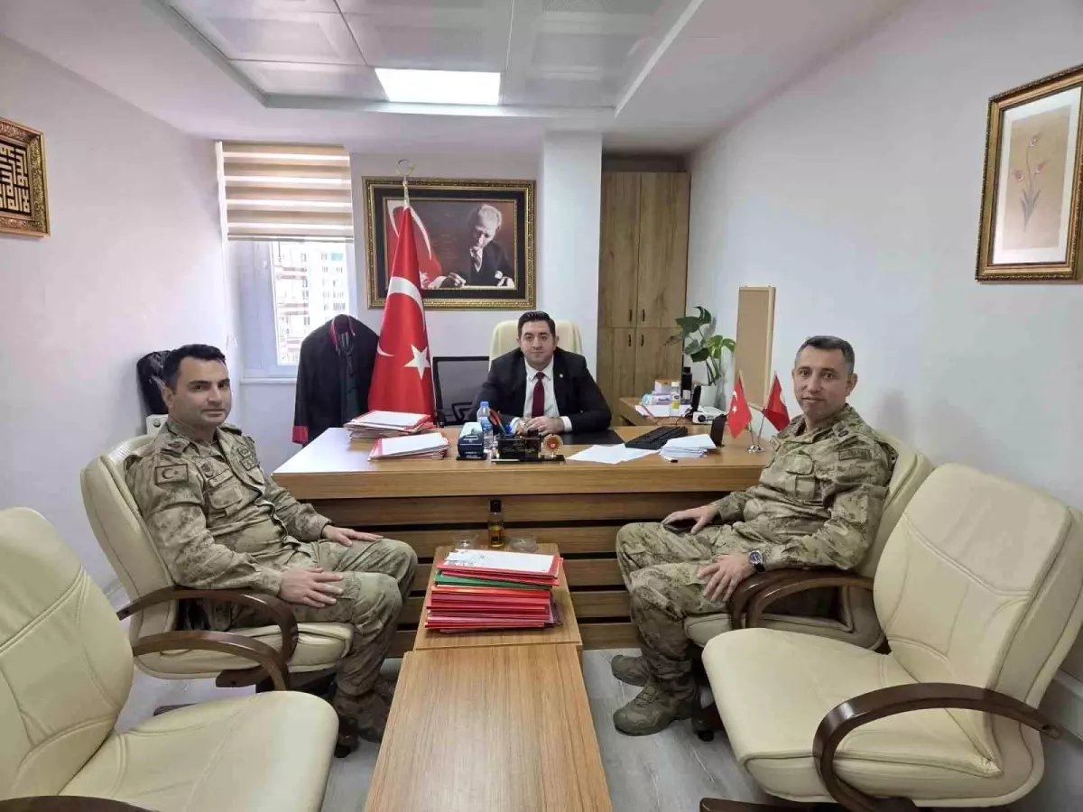 Ergani Sulh Ceza Hakimi Tosunoğlu, tabur ve ilçe jandarma komutanını ağırladı