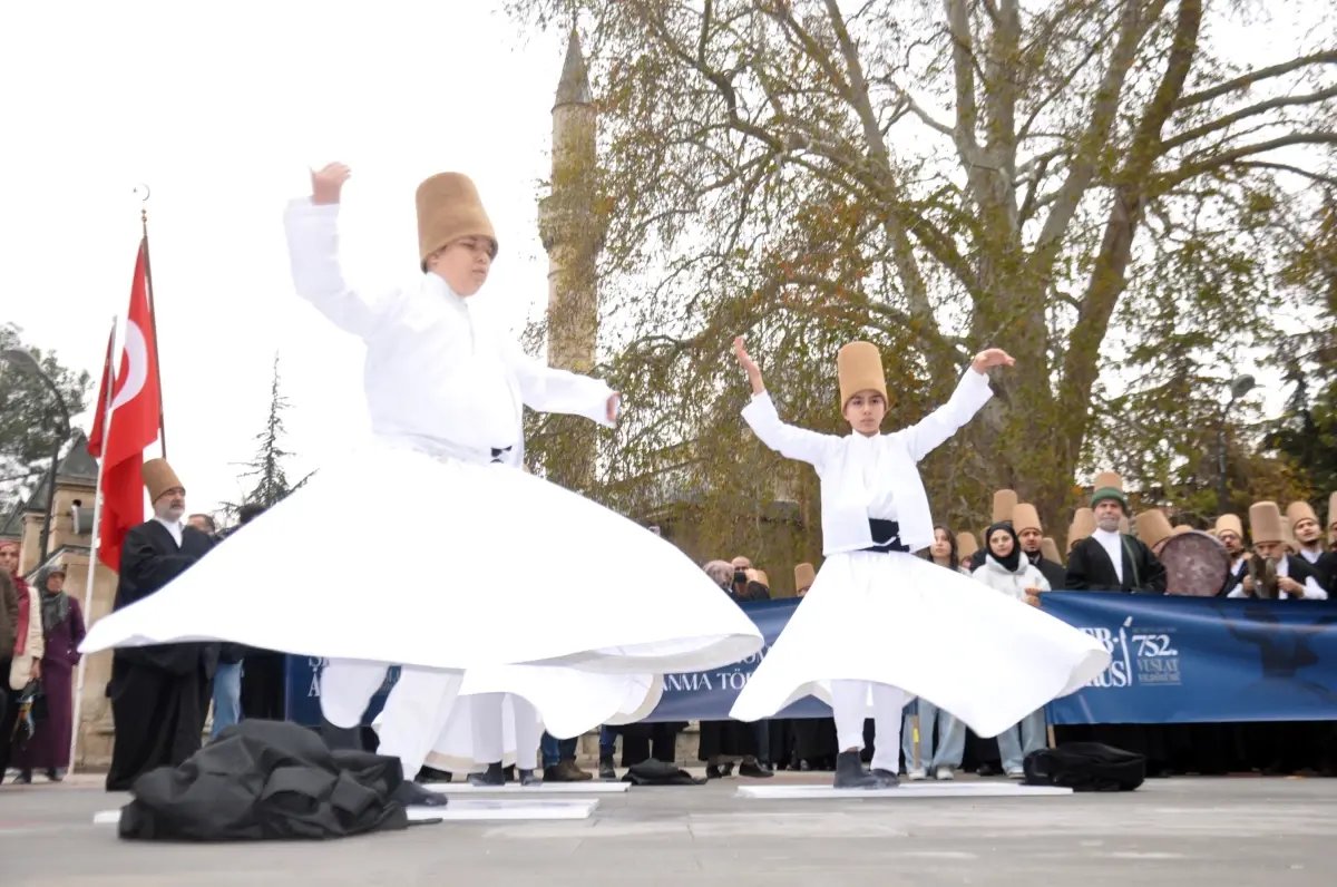 Mevlana'yı anma törenleri, Karaman'daki yürüyüşle başladı