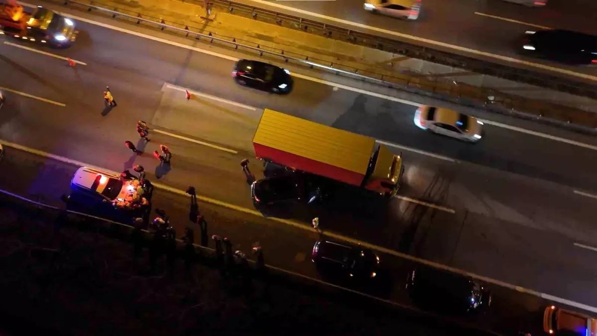 TEM'de kaçan sürücünün neden olduğu zincirleme kaza: 2 yaralı