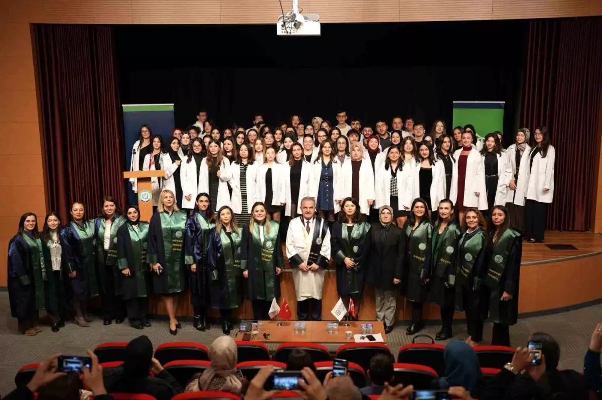 Geleceğin sağlıkçıları beyaz önlüklerini giydi