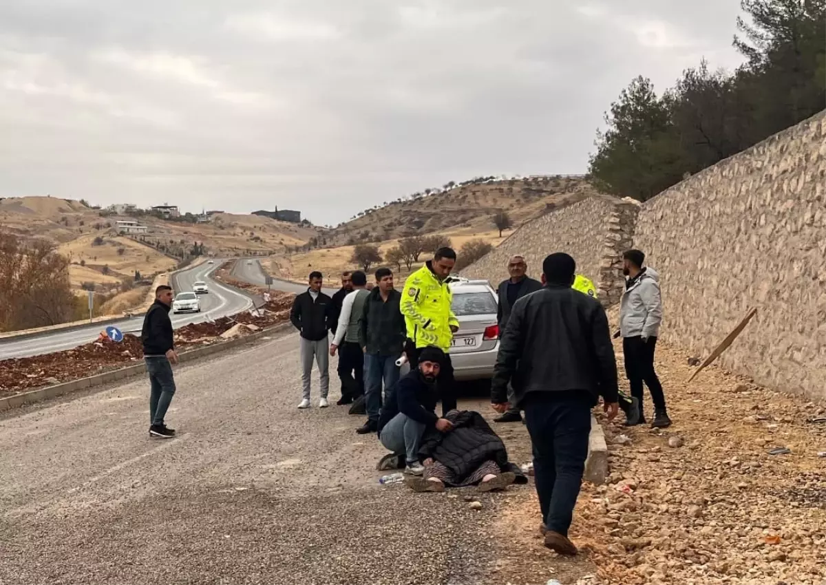İstinat duvarına çarpan otomobilin sürücüsü ağır yaralandı, annesi öldü