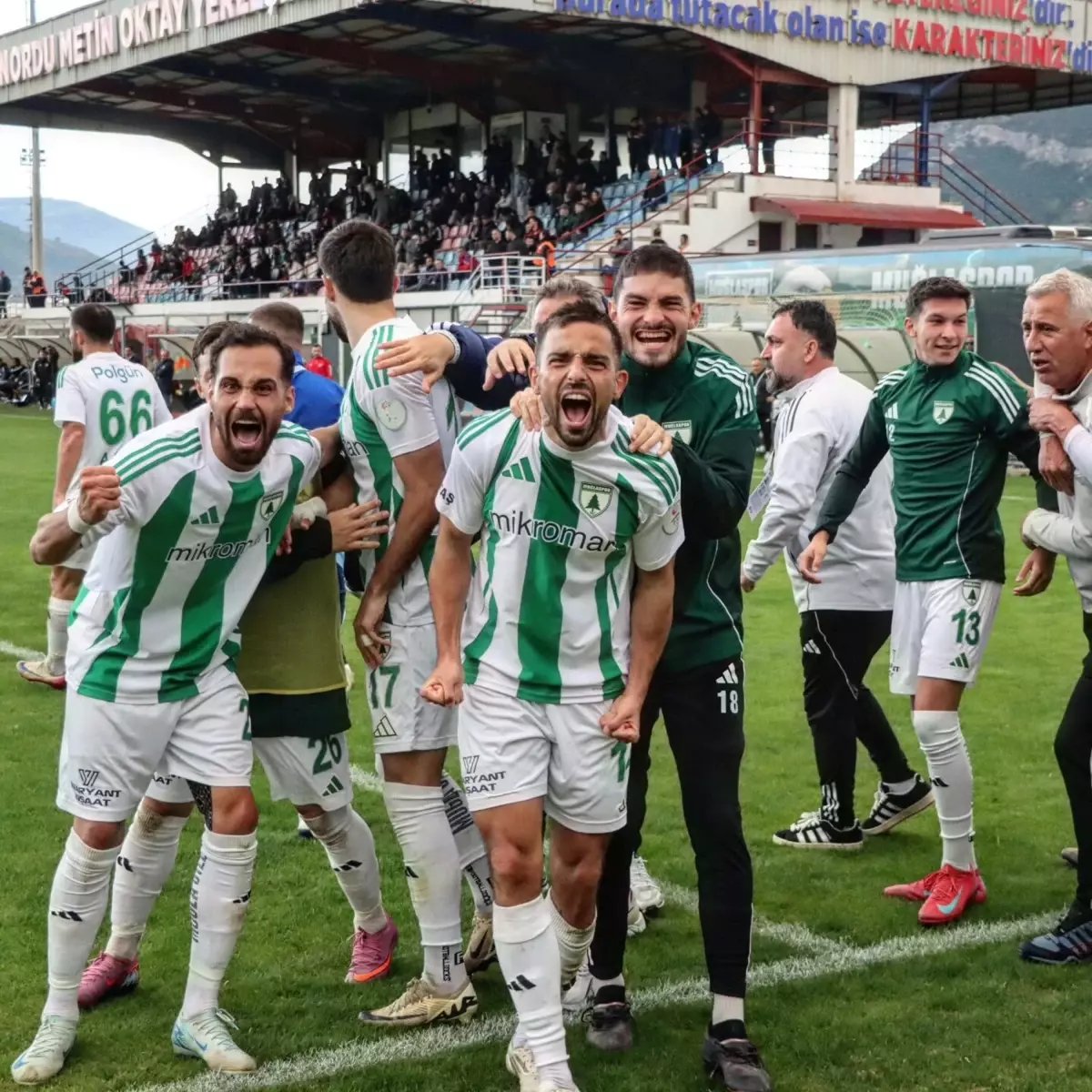 Muğlaspor zirve yarışında