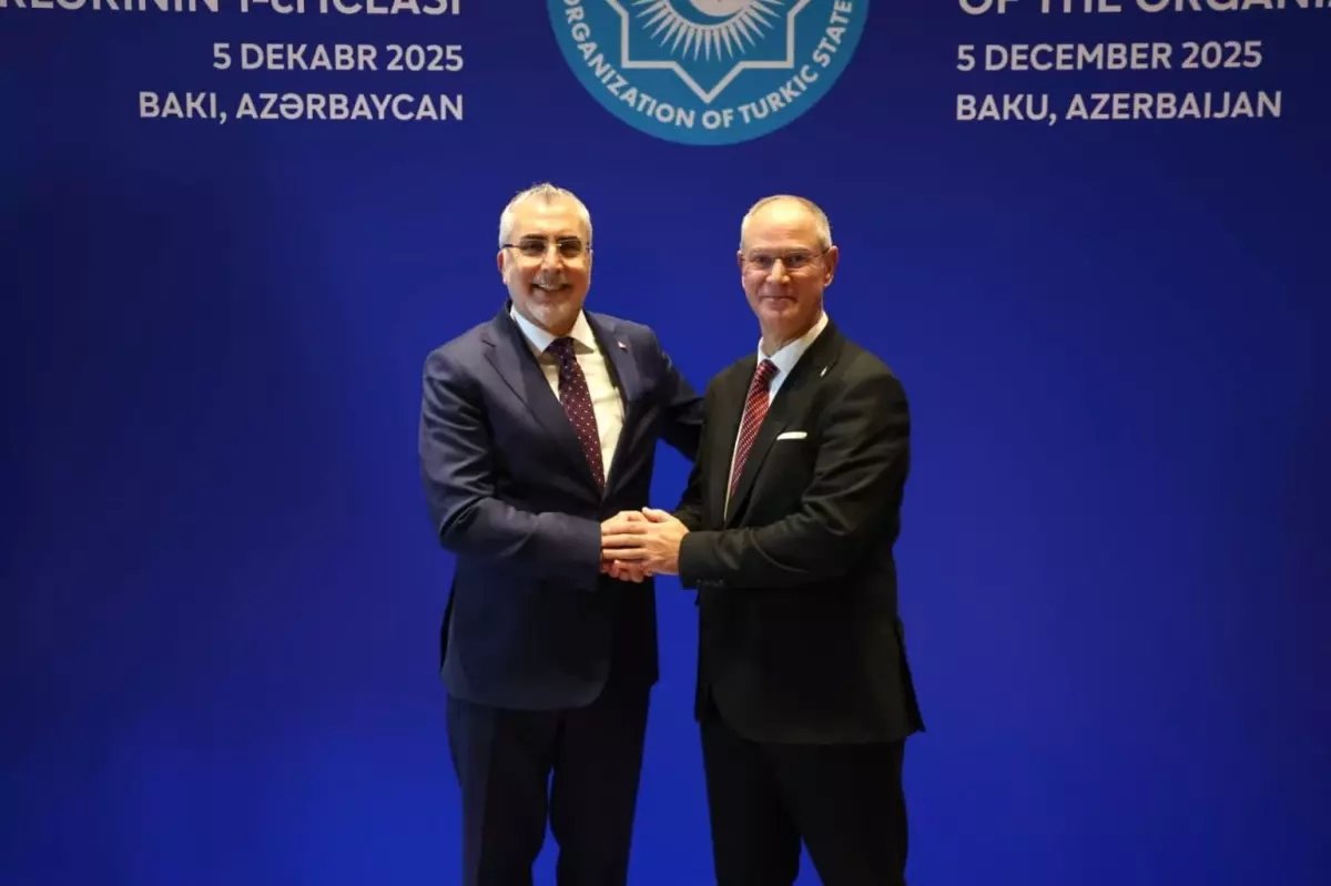 Bakan Işıkhan, KKTC Çalışma ve Sosyal Güvenlik Bakanı Hasipoğlu ile bir araya geldi