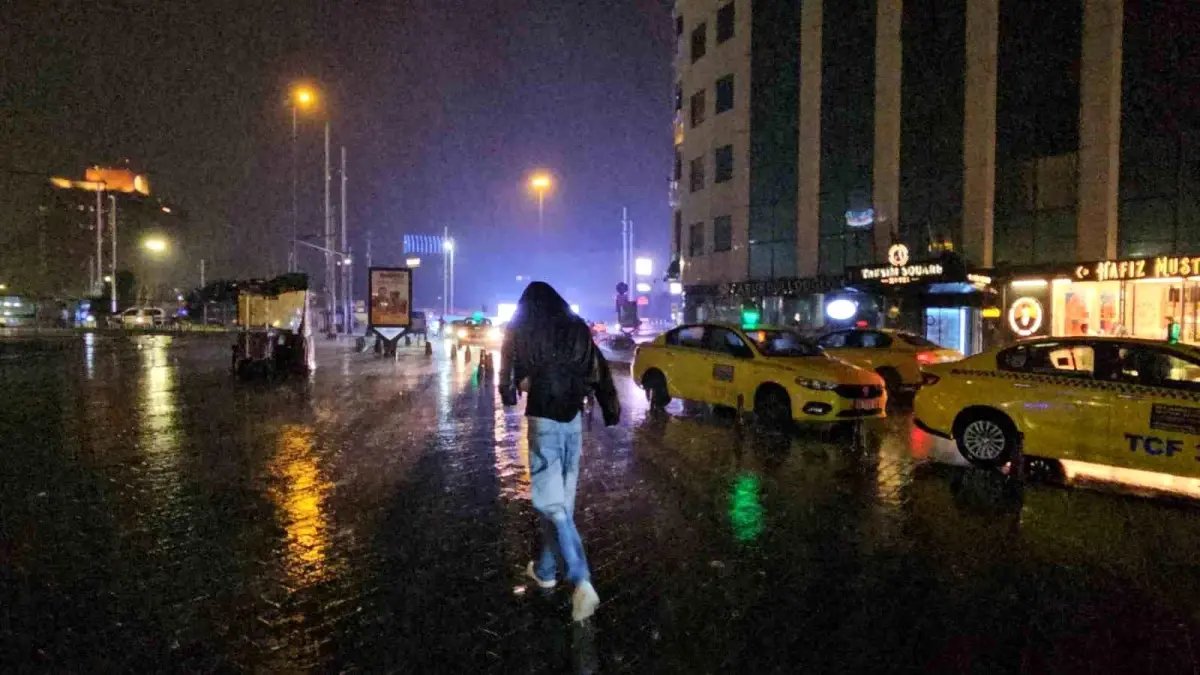 İstanbul'da beklenen sarı kodlu sağanak başladı