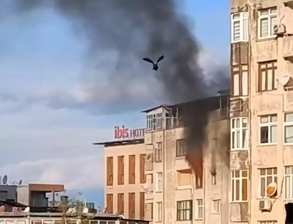 Adana'da apartmanın 6. katında çıkan yangın söndürüldü