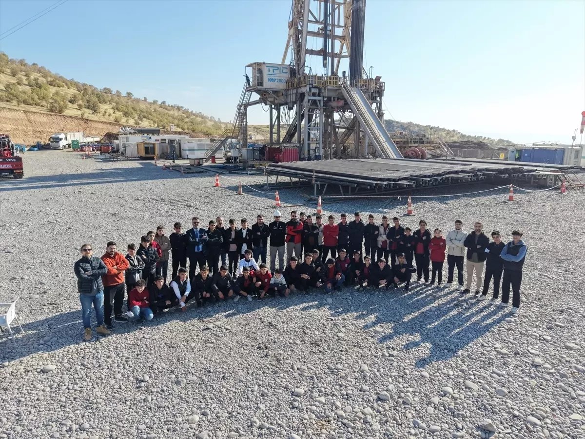 Silopi'deki Dader-1 sondaj sahası lise öğrencilerini ağırladı