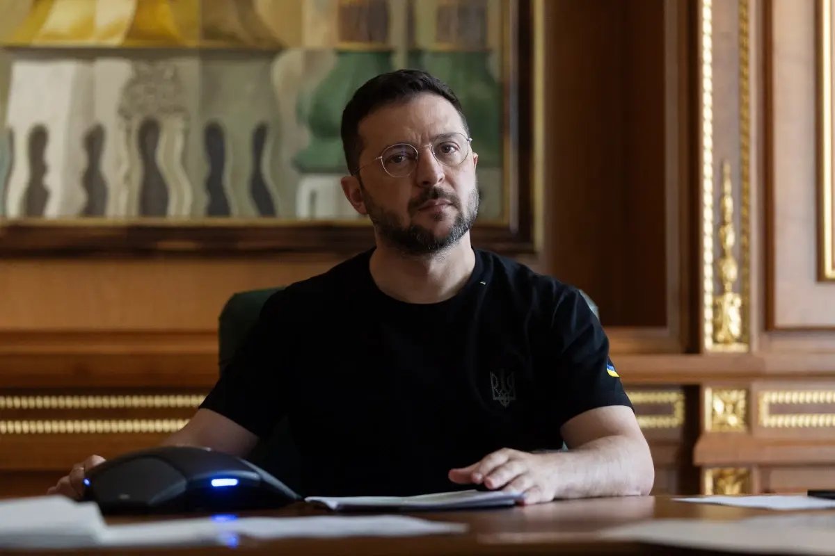 Ukrayna Devlet Başkanı Zelenskiy: Rusya, Ukrayna'ya 1600 İHA ve 1200 hava bombası ile saldırdı