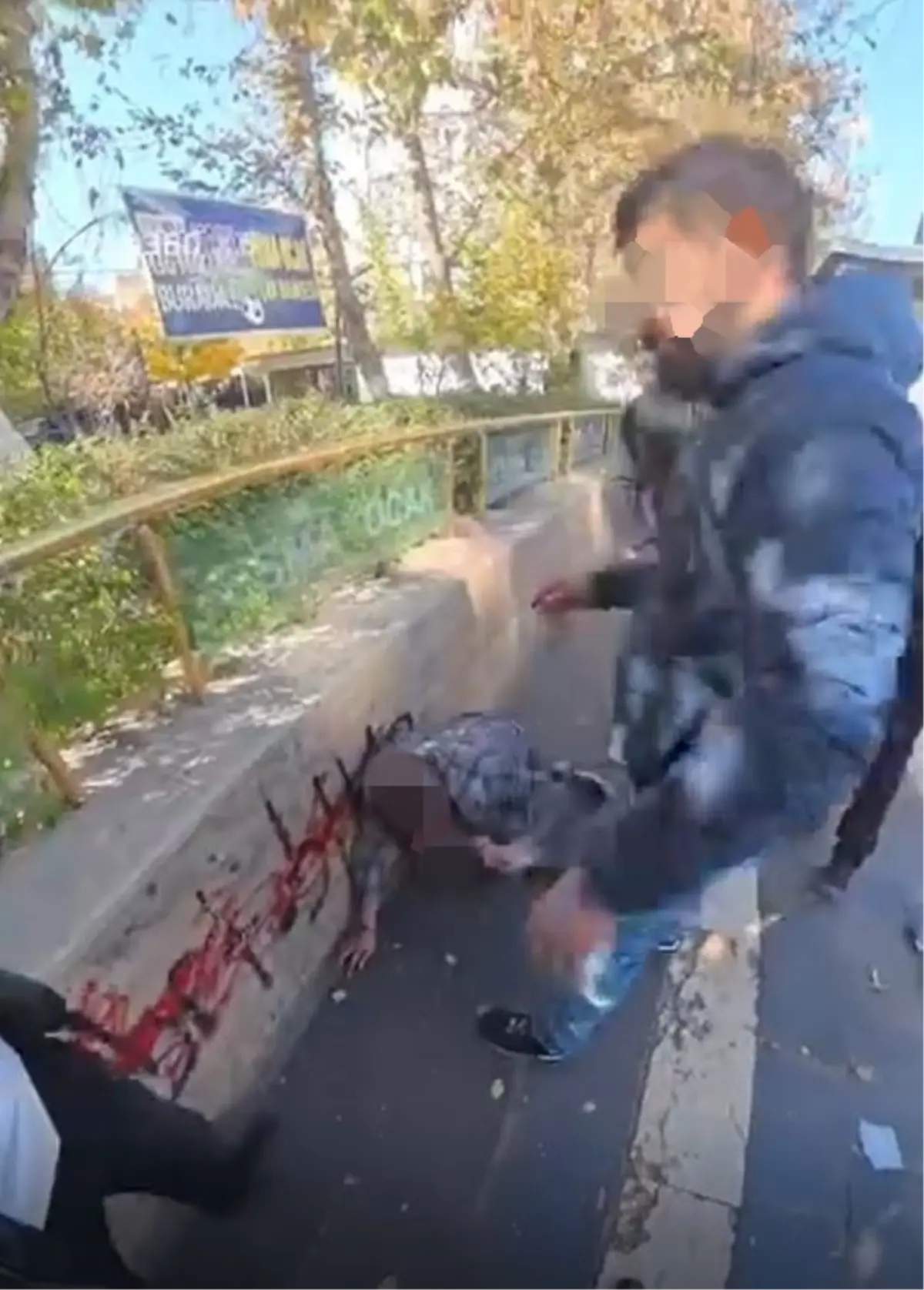 Yengesine mesaj atıp buluşmaya çağıran kişiyi dövüp tabancayla bacağından vurdu