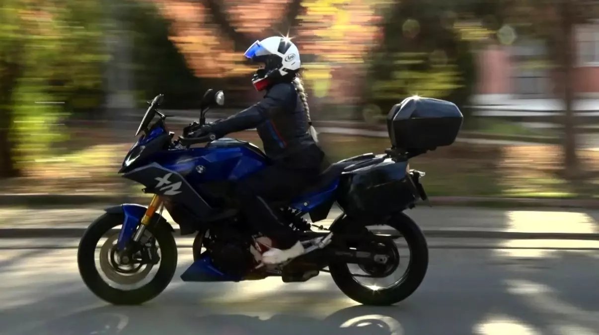 Kadın sürücü İspanya'dan Türkiye'ye motosikletle 4,5 günde geldi: Sınırda gözyaşlarını tutamadı