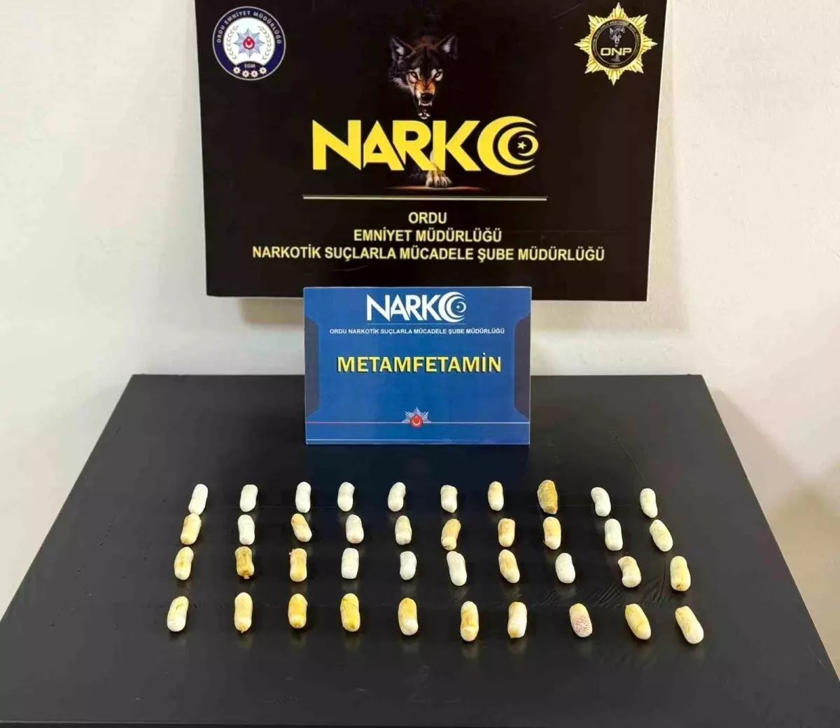 Midesinden 407 gram uyuşturucu çıktı: 2 tutuklama