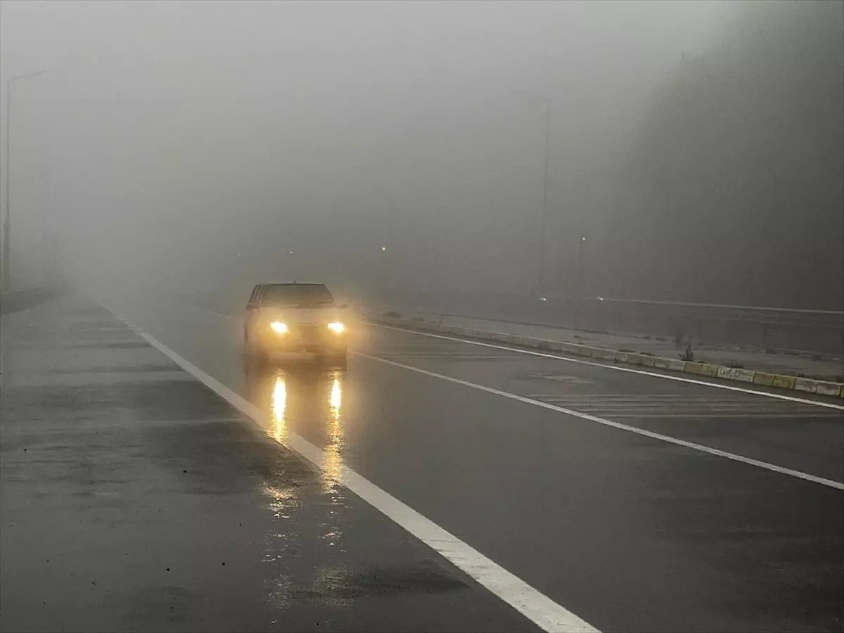 Bolu Dağı'nda sağanak ve sis etkili oldu