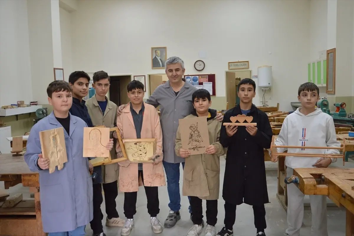 Samsun'un Havza ilçesinde açılan zanaat atölyeleri öğrencilere üretime yönlendiriyor