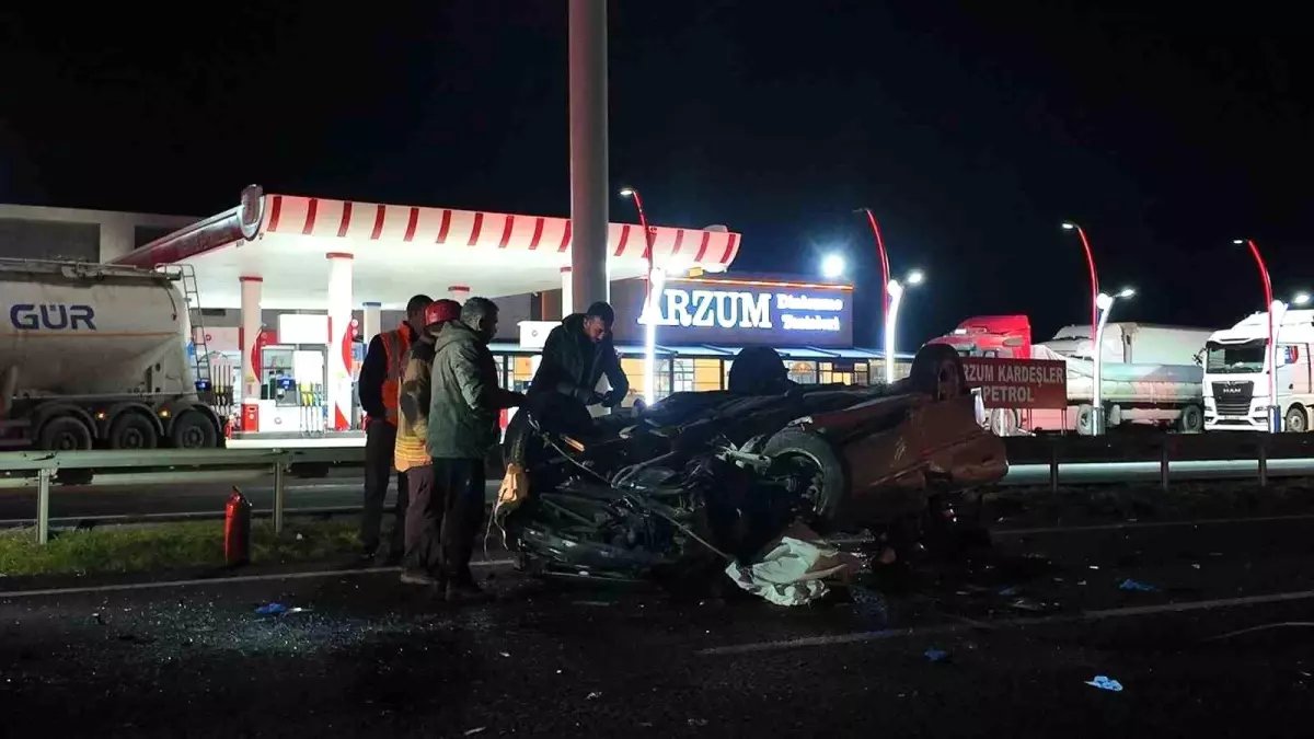 Otomobil tıra arkadan çarpıp takla attı: 1 ölü, 1'i ağır 3 yaralı