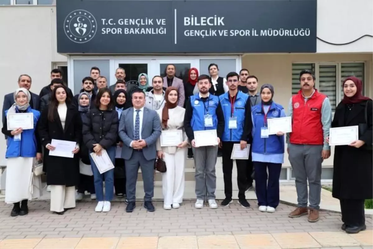 Bilecik'te gönüllü gençlere teşekkür belgeleri takdim edildi