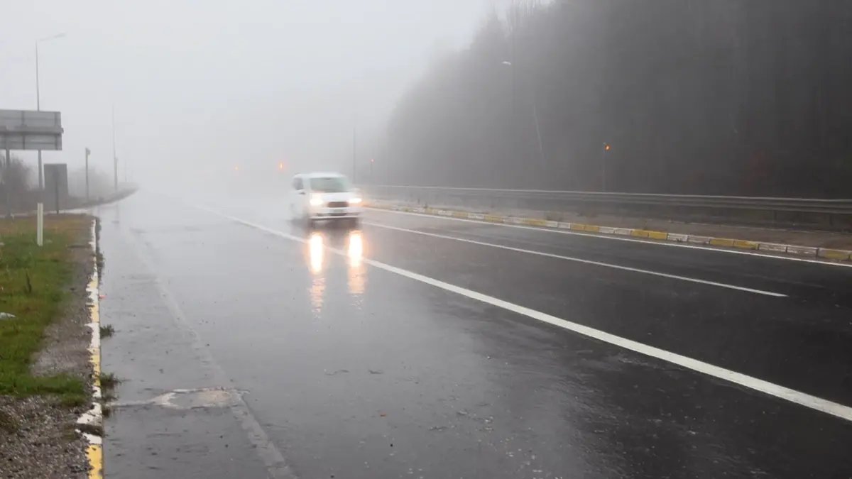 Bolu Dağı'nda sis ve sağanak