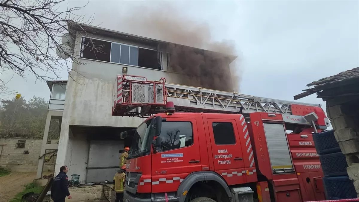 Bursa'da depoda çıkan yangın söndürüldü