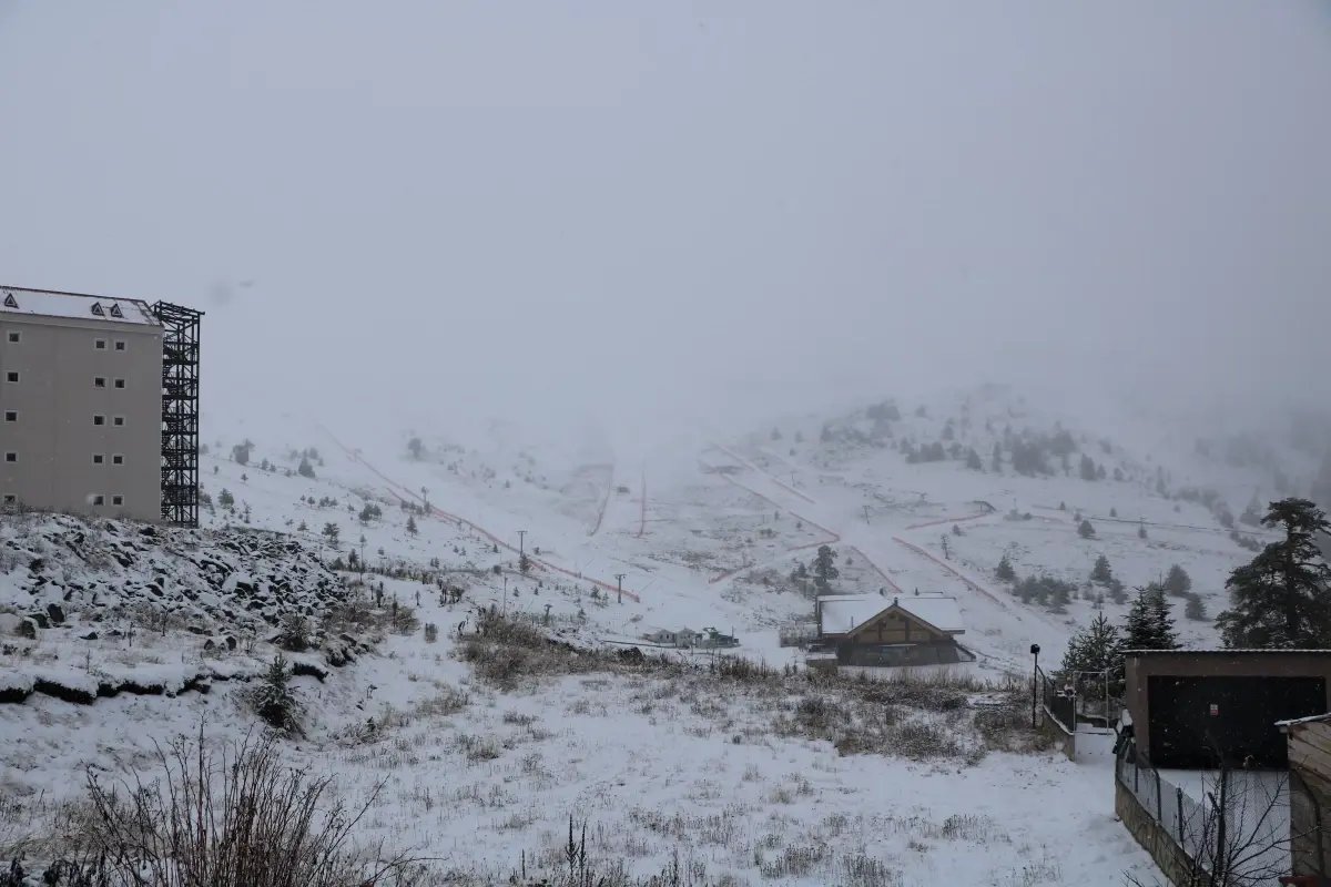 Bolu'da Kartalkaya'da Kar Yağışı