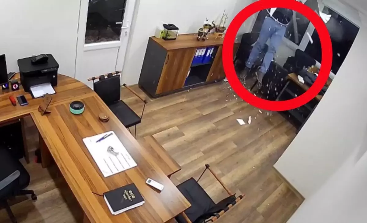 Alçıpan bölüm çökünce 1'inci kattan zemine düştü: Korktum ama sonra çok güldük