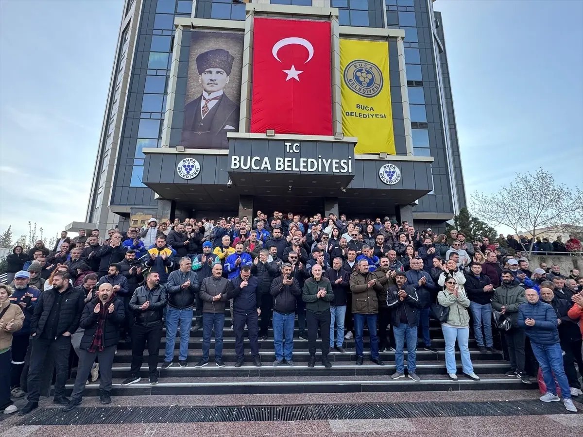 Buca Belediyesi işçileri ödenmeyen maaşlar nedeniyle iş bıraktı
