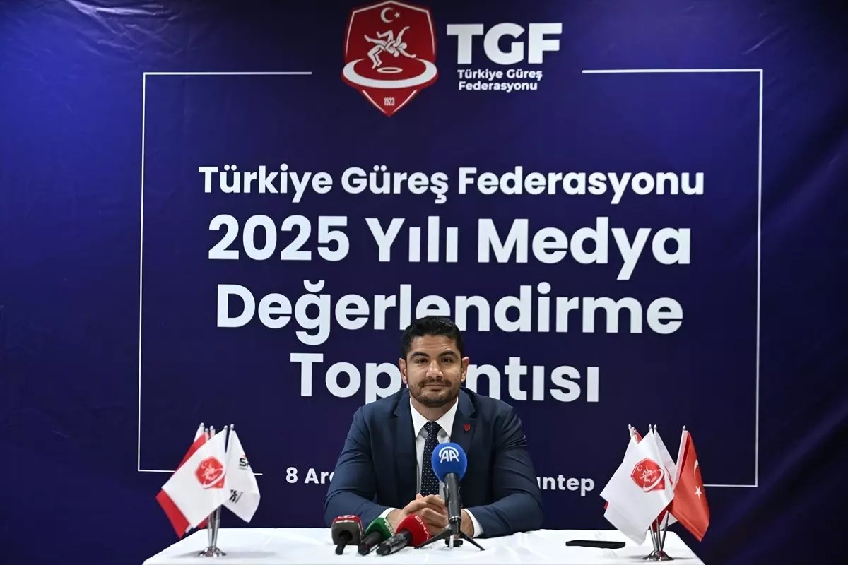 Federasyon başkanı Taha Akgül'den "kadın güreşine" övgü Açıklaması