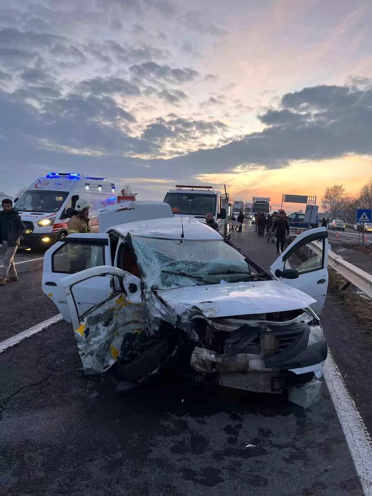 Kars'ta trafik kazası: 3 yaralı