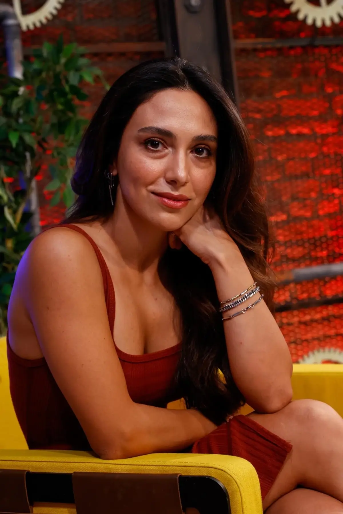 Ebru Aytemur, Eşref Rüya'daki performansıyla tam not alıyor