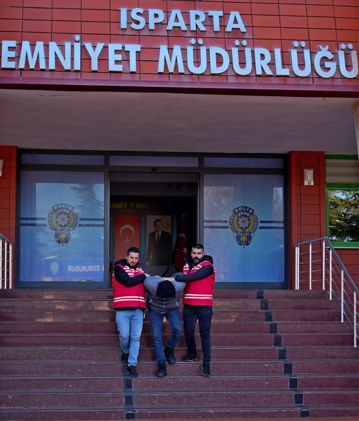 Isparta'da 22 yıl 9 ay kesinleşmiş hapis cezası bulunan hükümlü yakalandı