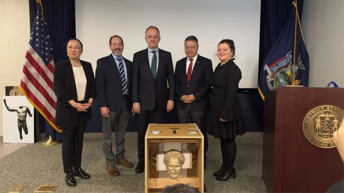 Bakan Ersoy: Boubon'un kayıp imparatoru ülkemize dönüyor