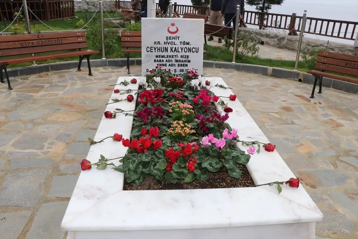 Şehit Teğmen Ceyhun Kalyoncu, şehadetinin 1. yılında mezarı başında anıldı