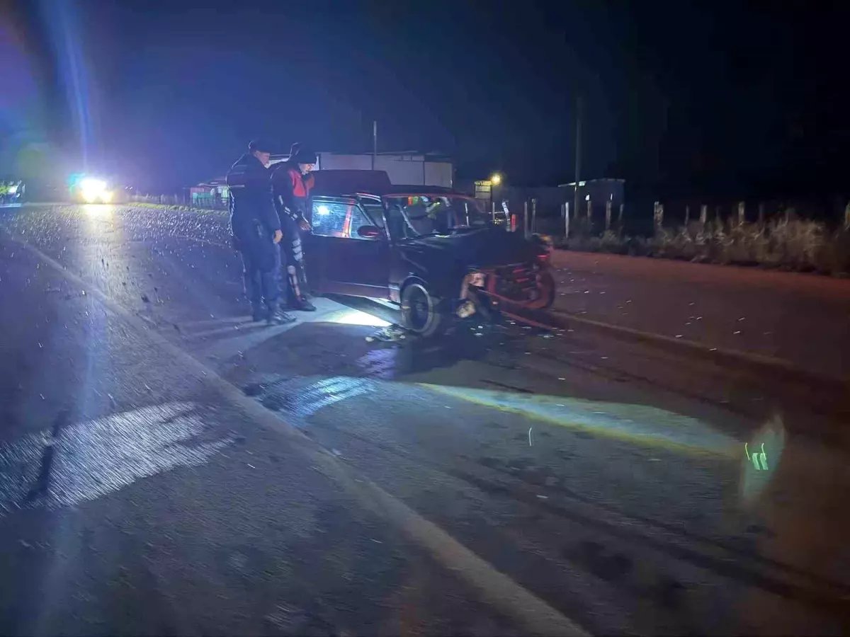 Bayramiç'te otomobille motorsiklet çarpıştı: 3 kişi yaralandı