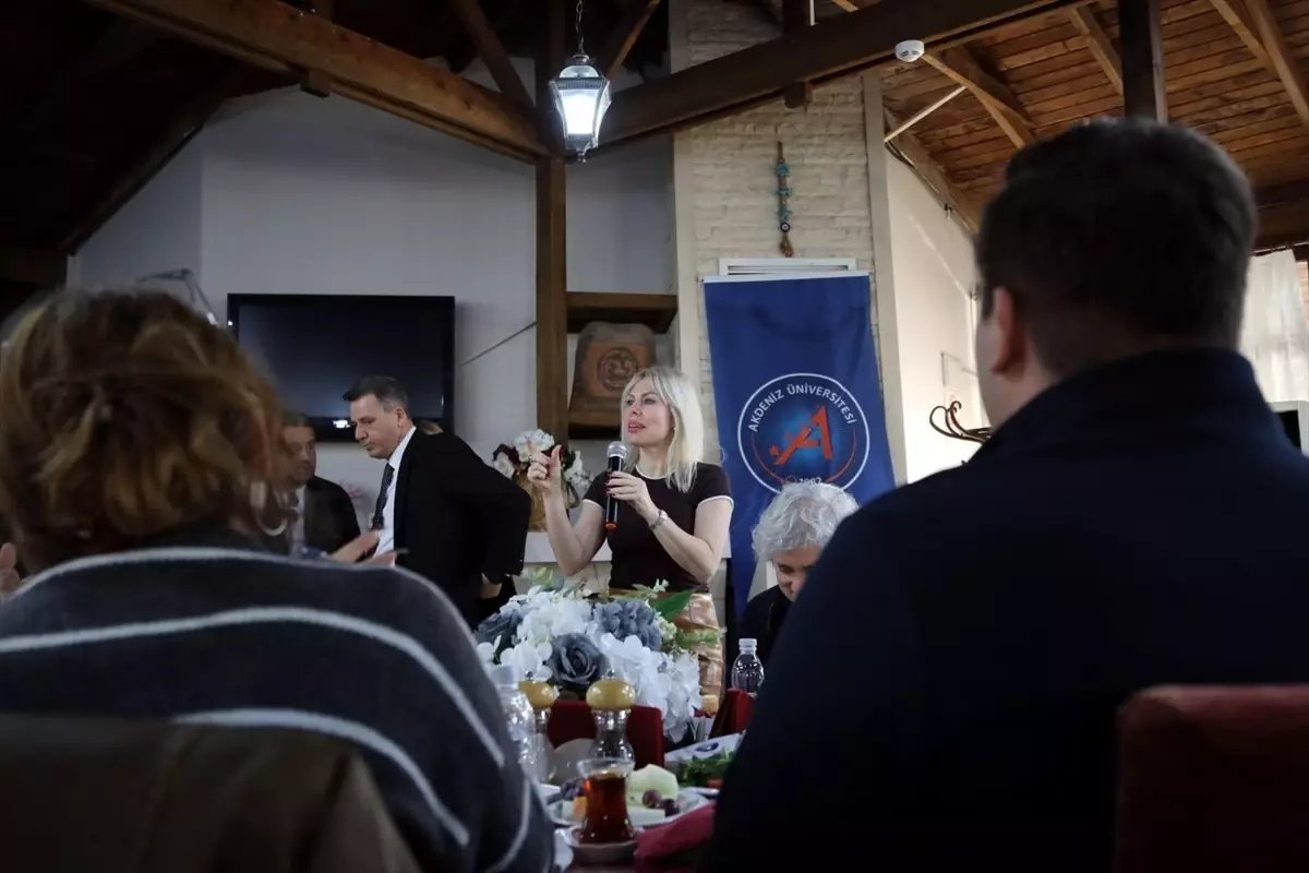 Akdeniz Üniversitesi Rektörü Prof. Dr. Özkan, öğrenci topluluk başkanlarıyla buluştu