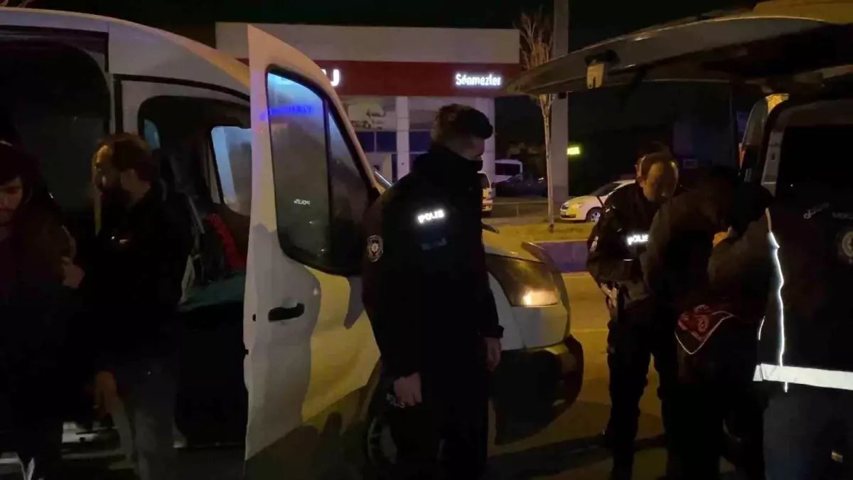 Erzurum'da 37 kaçak göçmen ve 10 organizatör yakalandı
