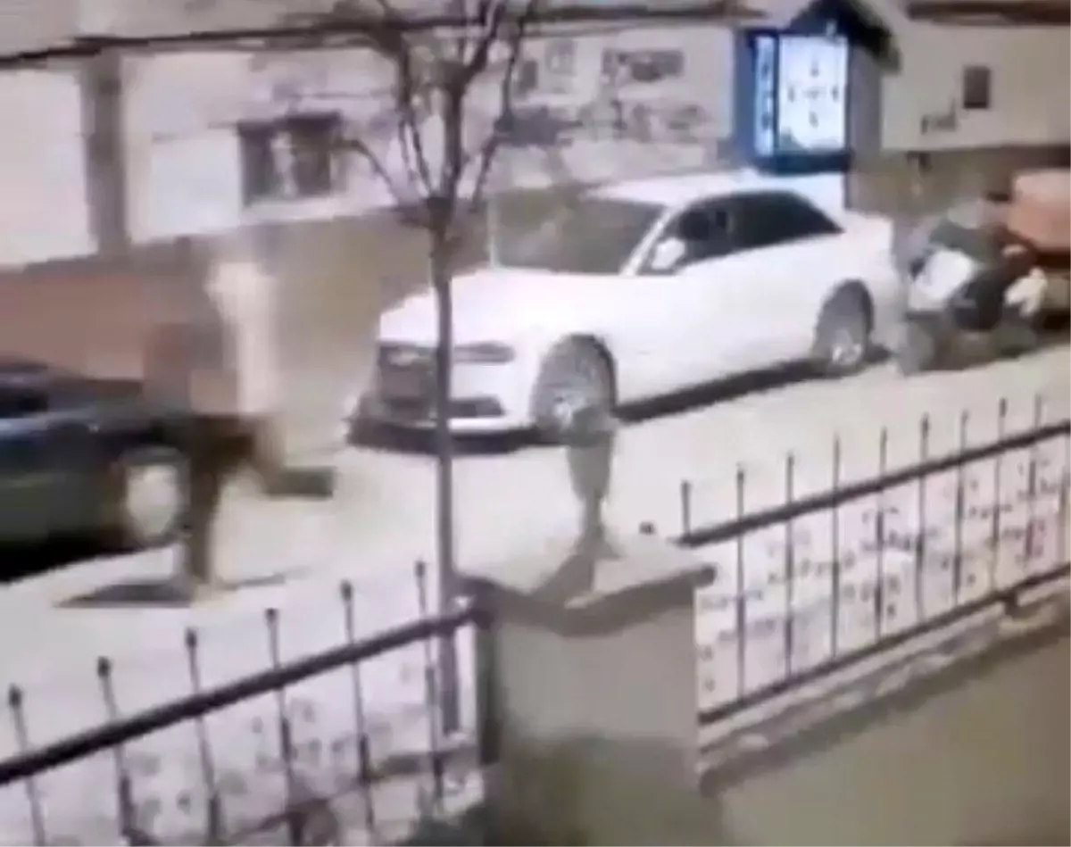 Kuryenin çantasındaki dürümü çalıp koşarak kaçtı