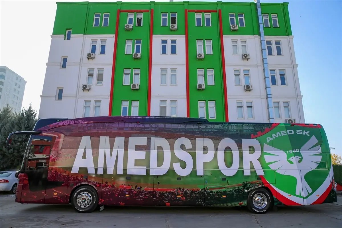 Amed Sportif Faaliyetler'e yeni takım otobüsü teslim edildi