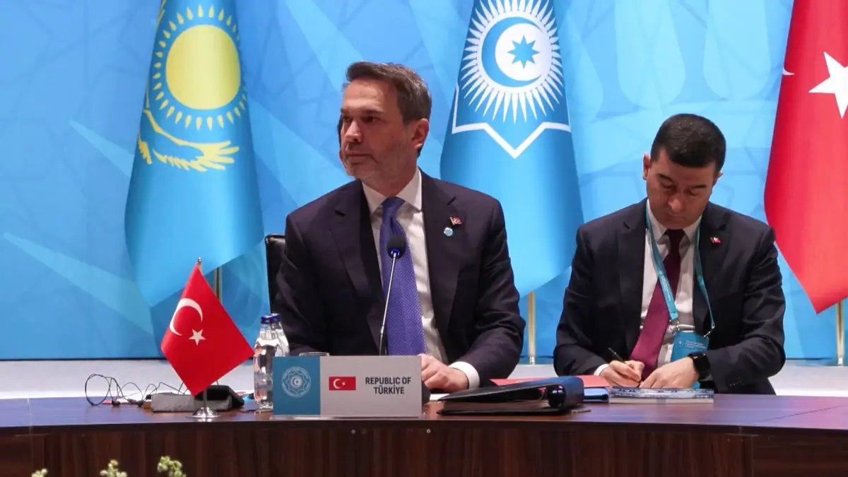 Bakan Bayraktar 30 yıllık hayalimiz olan Hazar Geçişli Boru Hattında somut adımlara geldik