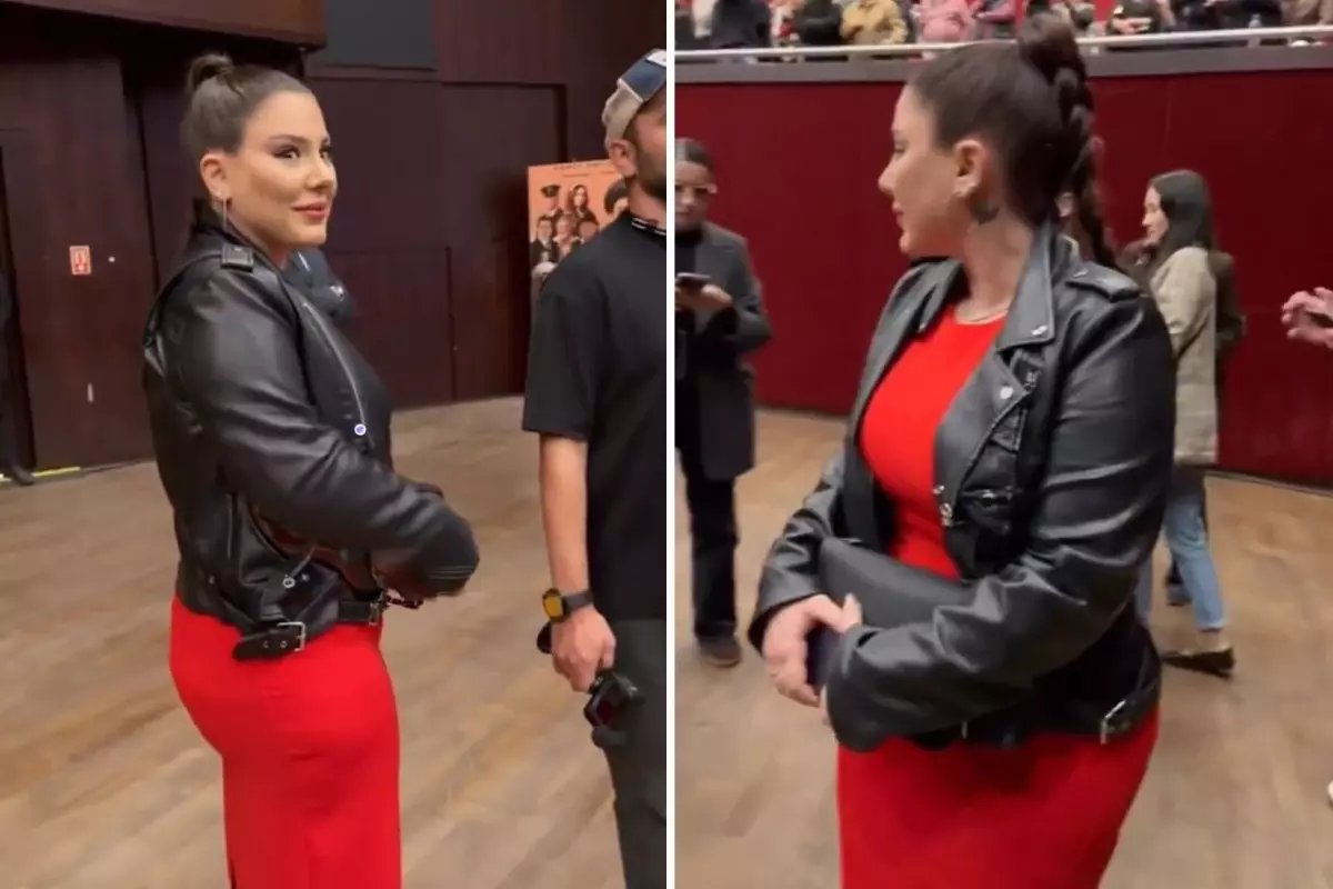 Ferit Kaya hayranlarıyla fotoğraf çektirirken eşinin bakışları dikkat çekti