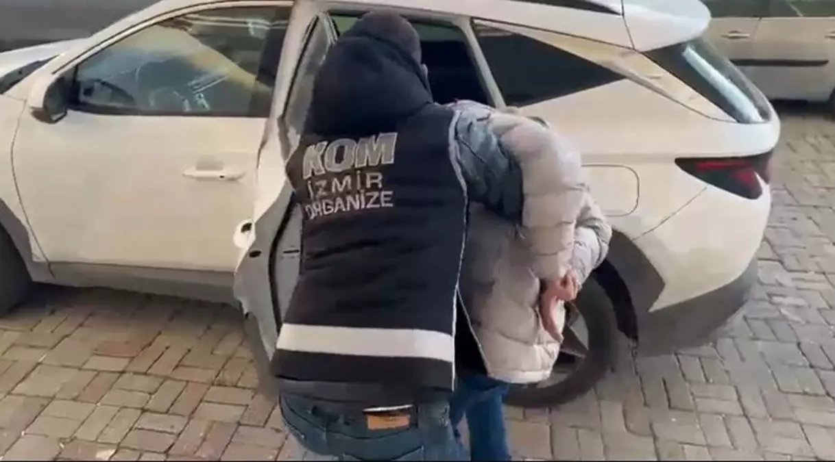 İzmir'de silah kaçakçılığı operasyonu; 2 tutuklama